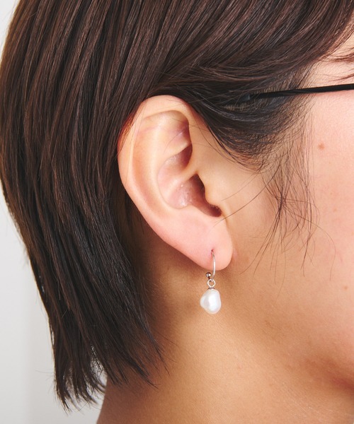 ear PAPILLONNER（イアパピヨネ）の「(WEB限定) シルバー９２５　ラッキーBeeピアス（ピアス（両耳用）・レディース・シルバー/ゴールド・FREE）」の4枚目の写真