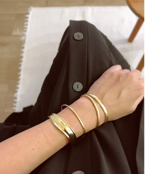 COLOR TOKYO ACCESSORIES(カラートウキョウアクセサリー)の「ニュアンスメタルバングル(バングル/リストバンド・レディース・Silver/GOLD ・FREE)」の15枚目の写真