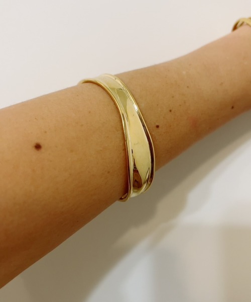 COLOR TOKYO ACCESSORIES(カラートウキョウアクセサリー)の「ニュアンスメタルバングル(バングル/リストバンド・レディース・Silver/GOLD ・FREE)」の14枚目の写真