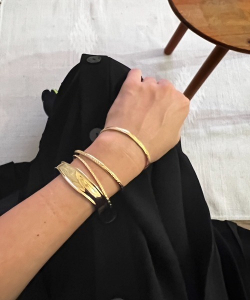 COLOR TOKYO ACCESSORIES(カラートウキョウアクセサリー)の「ニュアンスメタルバングル(バングル/リストバンド・レディース・Silver/GOLD ・FREE)」の16枚目の写真
