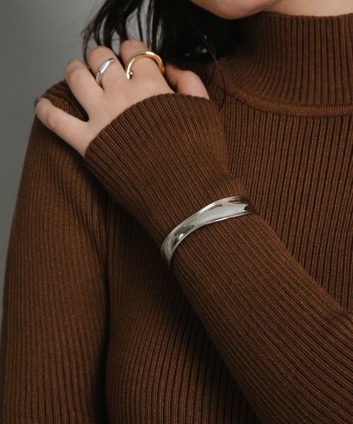 COLOR TOKYO ACCESSORIES(カラートウキョウアクセサリー)の「ニュアンスメタルバングル(バングル/リストバンド・レディース・Silver/GOLD ・FREE)」の18枚目の写真
