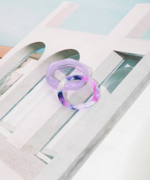 UNE MANSION（ユヌマンション）の「ホマイカウェーブリングセット（リング・レディース・ホワイト/スカイブルー/パープル/グレー/ピンク/イエロー/ブルー/グリーン・ONE SIZE）」の6枚目の写真