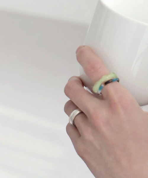 UNE MANSION（ユヌマンション）の「ホマイカウェーブリングセット（リング・レディース・ホワイト/スカイブルー/パープル/グレー/ピンク/イエロー/ブルー/グリーン・ONE SIZE）」の3枚目の写真