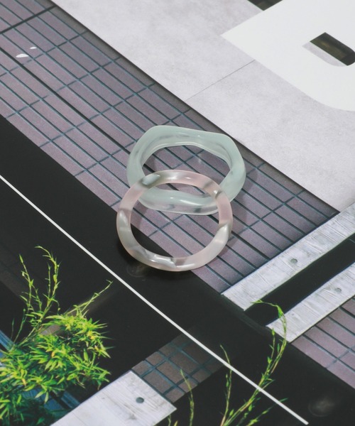 UNE MANSION（ユヌマンション）の「ホマイカウェーブリングセット（リング・レディース・ホワイト/スカイブルー/パープル/グレー/ピンク/イエロー/ブルー/グリーン・ONE SIZE）」の4枚目の写真