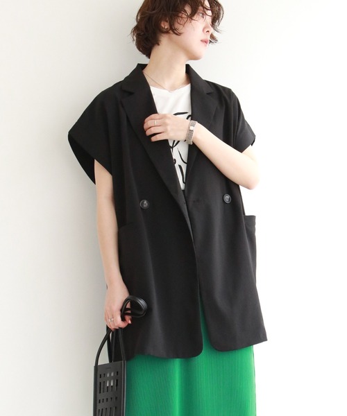 notch.(ノッチ)の「クレープノースリーブジャケット(ベスト・レディース・ブラック/オフホワイト/ライトベージュ・M)」の2枚目の写真