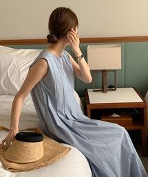 タックデザインノースリーブワンピース