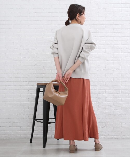 SHOO・LA・RUE（シューラルー）の「◆リングドット釦がアクセント！スポンディッシュ カーディガン（カーディガン/ボレロ・レディース・ブラック/グリーン/マスタード/ナチュラル/ブラウン系その他/ブルー/ピンク系その他/モスグリーン・00）」の17枚目の写真