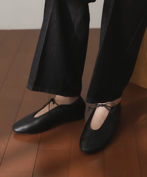 SENSE OF PLACE by URBAN RESEARCH(センスオブプレイスバイアーバンリサーチ)の「バレエシューズ(バレエシューズ・レディース・ブラック/アイボリー・SMALL/MEDIUM/LARGE)」の2枚目の写真