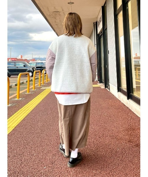 HONEYSUCKLE ROSE（ハニーサックルローズ）の「【HONEYSUCKLE ROSE】ボア切替リバージャケット（ブルゾン・レディース・ライトベージュ/ブラック・M/L）」の16枚目の写真