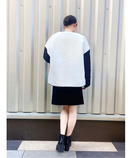 HONEYSUCKLE ROSE（ハニーサックルローズ）の「【HONEYSUCKLE ROSE】ボア切替リバージャケット（ブルゾン・レディース・ライトベージュ/ブラック・M/L）」の9枚目の写真