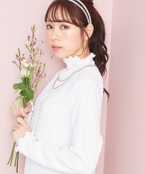 marun(マルン)の「<大きいサイズ> ハイネックメロウカットソートップス marun(Tシャツ/カットソー・レディース・オフホワイト/ブラック・LL/4L/5L/3L/L)」の1枚目の写真