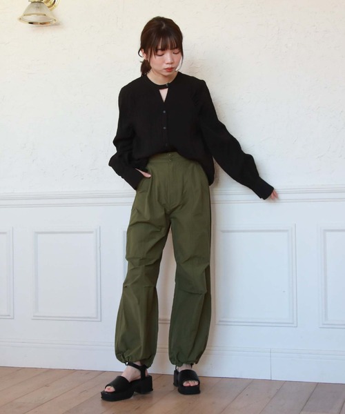 archives（アルシーヴ）の「【web限定アイテム】ＡＨギャザーブラウス（シャツ/ブラウス・レディース・オフホワイト/アイボリー/オレンジ/グリーン系その他/ブラック・MEDIUM）」の18枚目の写真