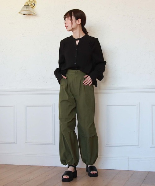 archives（アルシーヴ）の「【web限定アイテム】ＡＨギャザーブラウス（シャツ/ブラウス・レディース・オフホワイト/アイボリー/オレンジ/グリーン系その他/ブラック・MEDIUM）」の19枚目の写真