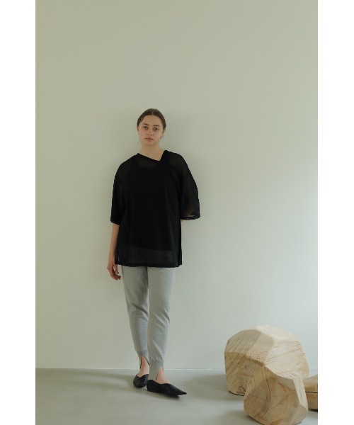 MANOF（マノフ）の「LAYERED OFF SHOULDER TOPS（その他トップス・レディース・レッド/ベージュ/ブラック・FREE）」の7枚目の写真