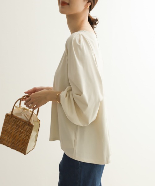 URBAN RESEARCH DOORS（アーバンリサーチドアーズ）の「ボリュームスリーブカットソー（Tシャツ/カットソー・レディース・ネイビー/ライトベージュ・MEDIUM）」の16枚目の写真