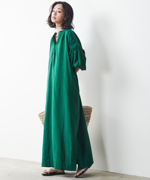 CHIC STYLE（シックスタイル）の「＜大きいサイズ＞レーヨン麻パフスリーブマキシワンピース シックスタイル（ワンピース・レディース・グリーン/モカ/ネイビー・4L/L/3L/5L/LL）」の4枚目の写真