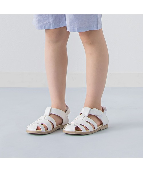 BeBe(ベベ)の「ロゴ型押しカメサンダル(13~19cm)(サンダル・キッズ・ネイビー/ホワイト・18/19/13/14/15 /16/17)」の2枚目の写真