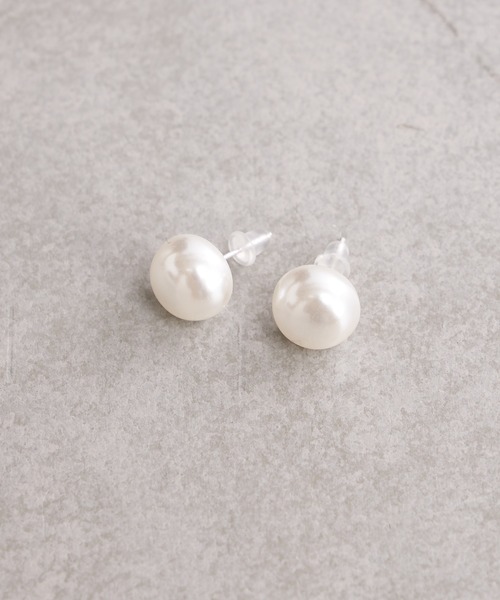 Omekashi（オメカシ）の「シンプルパールピアス（ピアス（両耳用）・レディース・オフホワイト・ONE SIZE）」の2枚目の写真