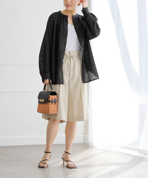 La TOTALITE(ラトータリテ)の「アイレットバンドカラーシャツ(シャツ/ブラウス・レディース・ホワイト/ブラック・FREE)」の3枚目の写真