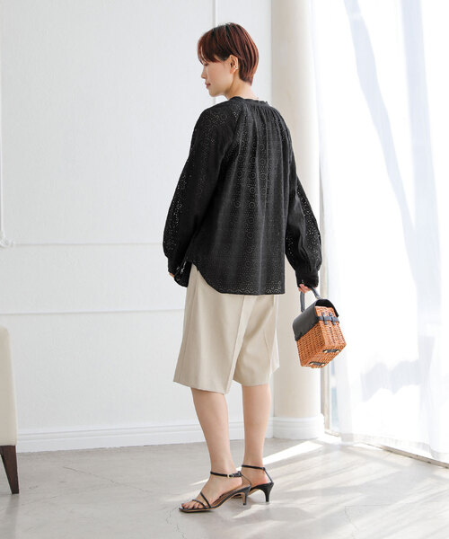 La TOTALITE(ラトータリテ)の「アイレットバンドカラーシャツ(シャツ/ブラウス・レディース・ホワイト/ブラック・FREE)」の5枚目の写真