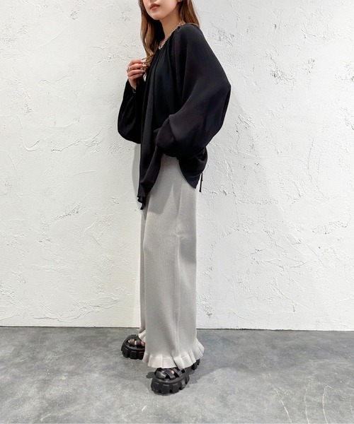 apres jour mignon（アプレジュールミニョン）の「裾フリルニットパンツ【ZOZOTOWN限定アイテム】（その他パンツ・レディース・グリーン系その他/アイボリー/ブラック/パープル/ブルー/レッド/ライトグレー・MEDIUM/X-LARGE/SMALL）」の15枚目の写真