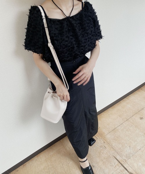 Reurie'(レウリィ)の「【ZOZO限定】ナイロンフロントスリットスカート / ストレート ロング丈 前スリット グレージュ グレー ブラック ロングスリット ペンシル Iライン(スカート・レディース・ブラック/グレー・FREE)」の12枚目の写真