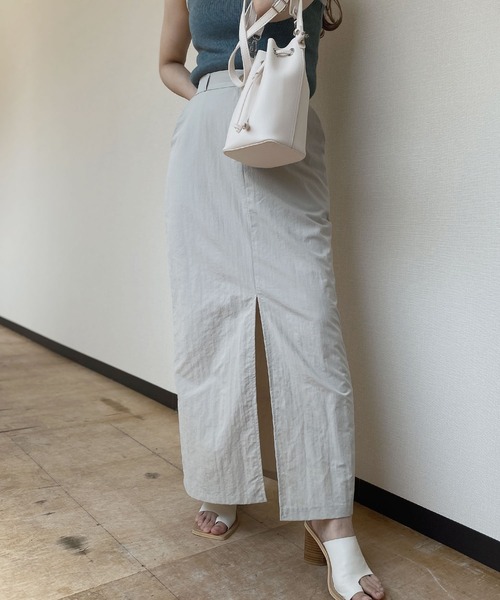Reurie'(レウリィ)の「【ZOZO限定】ナイロンフロントスリットスカート / ストレート ロング丈 前スリット グレージュ グレー ブラック ロングスリット ペンシル Iライン(スカート・レディース・ブラック/グレー・FREE)」の8枚目の写真