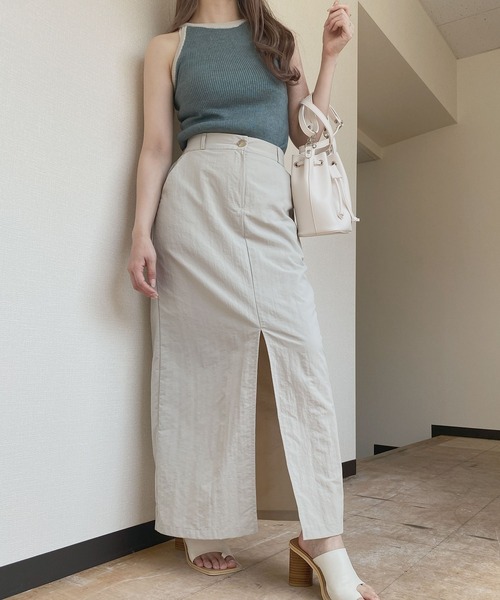 Reurie'(レウリィ)の「【ZOZO限定】ナイロンフロントスリットスカート / ストレート ロング丈 前スリット グレージュ グレー ブラック ロングスリット ペンシル Iライン(スカート・レディース・ブラック/グレー・FREE)」の5枚目の写真