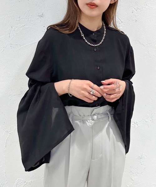 apres jour mignon（アプレジュールミニョン）の「オープンショルダー袖スリットブラウス【ZOZOTOWN限定アイテム】（シャツ/ブラウス・レディース・ホワイト系その他/ブラック/グレー/ブラック系その他・X-LARGE/フリー）」の2枚目の写真