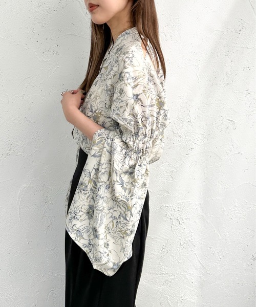 apres jour mignon（アプレジュールミニョン）の「オープンショルダー袖スリットブラウス【ZOZOTOWN限定アイテム】（シャツ/ブラウス・レディース・ホワイト系その他/ブラック/グレー/ブラック系その他・X-LARGE/フリー）」の7枚目の写真