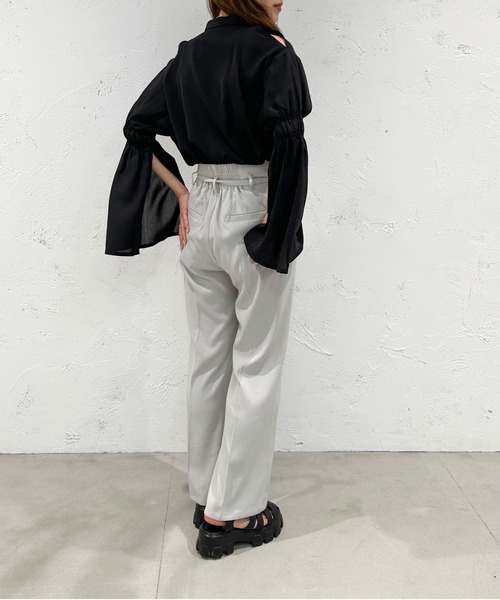 apres jour mignon（アプレジュールミニョン）の「オープンショルダー袖スリットブラウス【ZOZOTOWN限定アイテム】（シャツ/ブラウス・レディース・ホワイト系その他/ブラック/グレー/ブラック系その他・X-LARGE/フリー）」の17枚目の写真