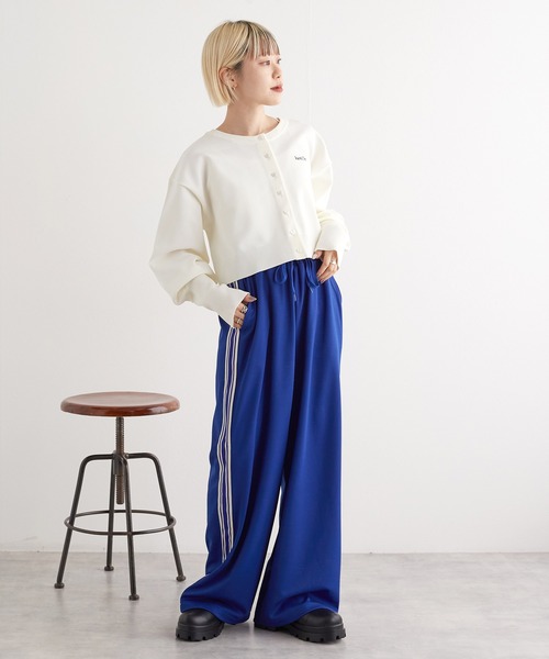 w closet(ダブルクローゼット)の「刺繍入りクルーネックカーディガン(カーディガン/ボレロ・レディース・オフホワイト/ブラック/ブルー/レッド・FREE)」の5枚目の写真
