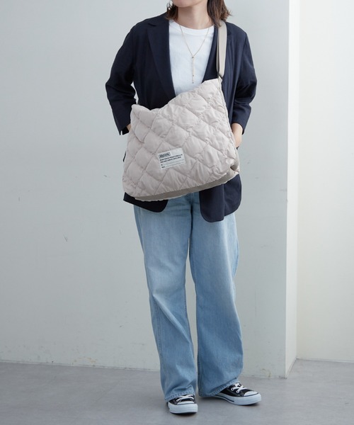 BROWN THEATRE PRODUCTS（ブラウンシアタープロダクツ）の「【BROWN THEATRE PRODUCTS別注】キルティングワンショルダーバッグ（ショルダーバッグ・レディース・アイボリー/ブラック/グレイッシュベージュ・FREE）」の8枚目の写真