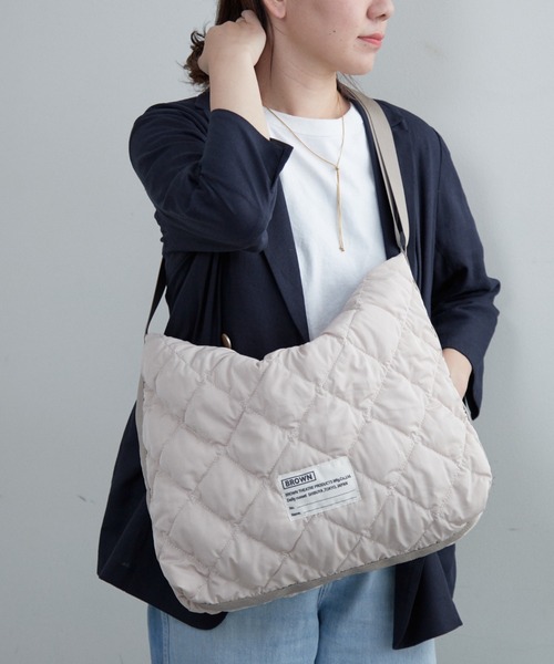 BROWN THEATRE PRODUCTS（ブラウンシアタープロダクツ）の「【BROWN THEATRE PRODUCTS別注】キルティングワンショルダーバッグ（ショルダーバッグ・レディース・アイボリー/ブラック/グレイッシュベージュ・FREE）」の5枚目の写真