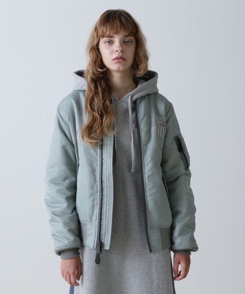 AVIREX（アヴィレックス）の「SIGNATURE LOGO MA-1/シグネチャーロゴMA-1（MA-1・レディース・ベージュ/グリーン/チャコールグレー・SMALL/MEDIUM）」の5枚目の写真