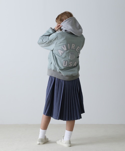 AVIREX（アヴィレックス）の「SIGNATURE LOGO MA-1/シグネチャーロゴMA-1（MA-1・レディース・ベージュ/グリーン/チャコールグレー・SMALL/MEDIUM）」の14枚目の写真