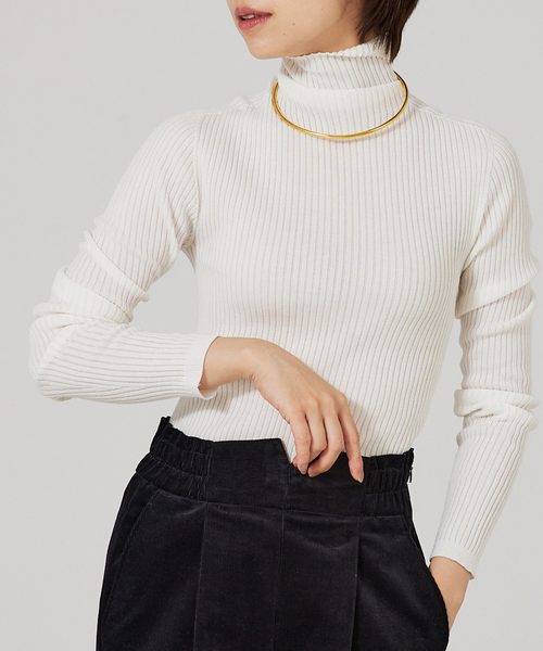 qualite（カリテ）の「シームレスタートルニット（ニット/セーター・レディース・オフホワイト/ブラウン/その他/ブルー・フリー）」の2枚目の写真