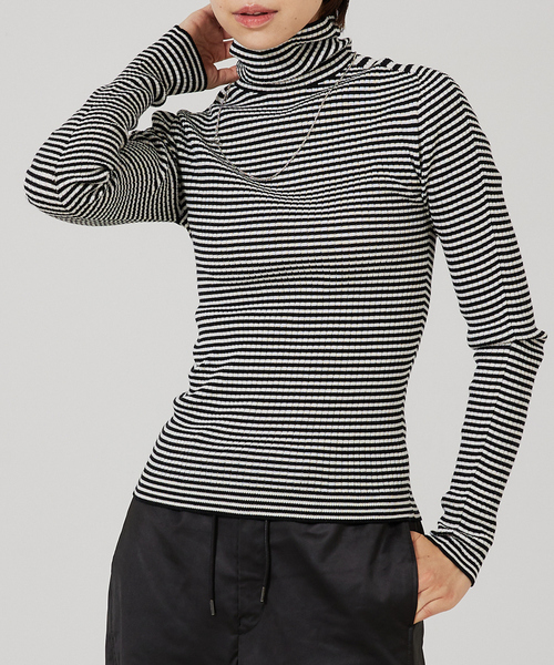 qualite（カリテ）の「シームレスタートルニット（ニット/セーター・レディース・オフホワイト/ブラウン/その他/ブルー・フリー）」の4枚目の写真