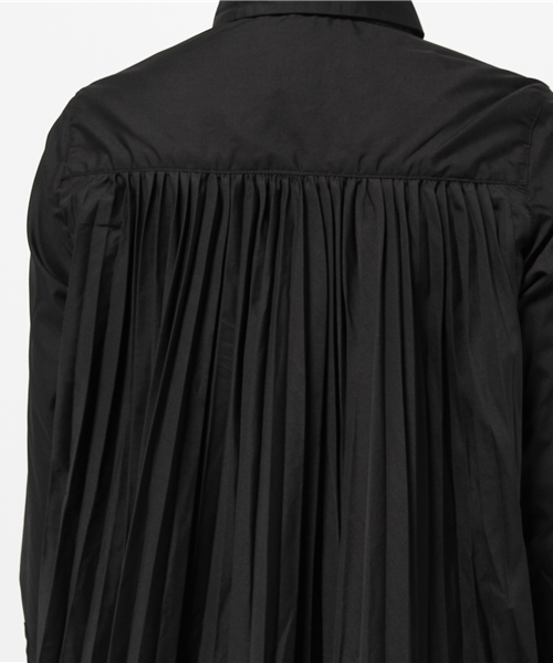 earth music&ecology(アースミュージックアンドエコロジー)の「バックプリーツシャツ(シャツ/ブラウス・レディース・ブラック/オフホワイト/グリーン系その他・FREE)」の9枚目の写真