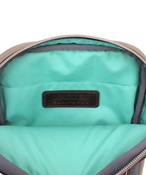 MADDEN EQUIPMENT（メデン イクイップメント）の「PUレザー 縦型 ミニショルダー（ショルダーバッグ・メンズ・ブラック/キャメル/ネイビー/ベージュ・ﾌﾘ-）」の9枚目の写真