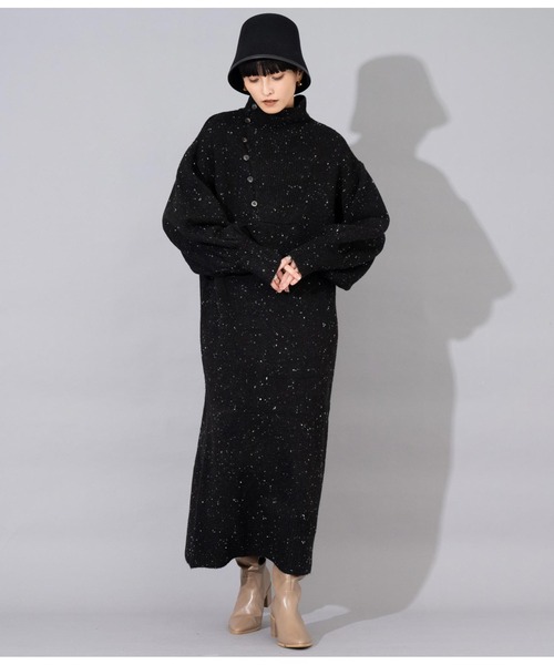 Settimissimo(セッティミッシモ)の「ハイネック ボタンデザイン ニットロングワンピース 長袖(ワンピース・レディース・オフホワイト/ブラック・M)」の13枚目の写真