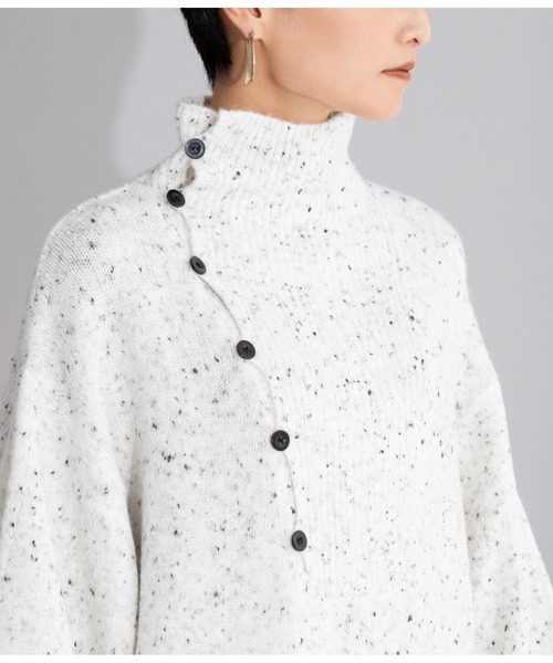 Settimissimo(セッティミッシモ)の「ハイネック ボタンデザイン ニットロングワンピース 長袖(ワンピース・レディース・オフホワイト/ブラック・M)」の17枚目の写真