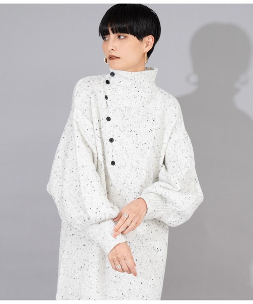 Settimissimo(セッティミッシモ)の「ハイネック ボタンデザイン ニットロングワンピース 長袖(ワンピース・レディース・オフホワイト/ブラック・M)」の8枚目の写真