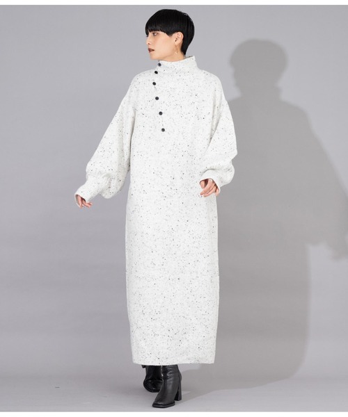 Settimissimo(セッティミッシモ)の「ハイネック ボタンデザイン ニットロングワンピース 長袖(ワンピース・レディース・オフホワイト/ブラック・M)」の7枚目の写真