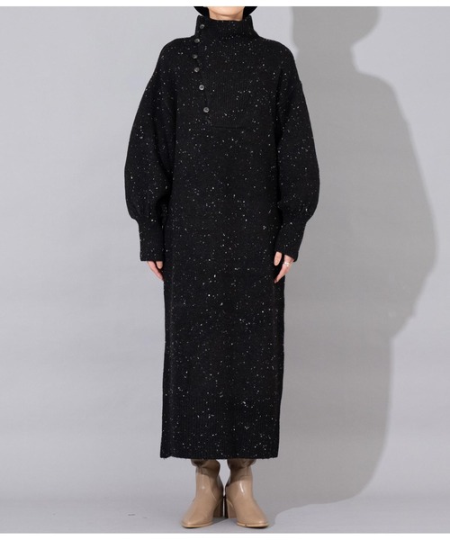 Settimissimo(セッティミッシモ)の「ハイネック ボタンデザイン ニットロングワンピース 長袖(ワンピース・レディース・オフホワイト/ブラック・M)」の19枚目の写真