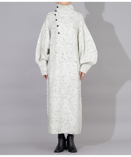 Settimissimo(セッティミッシモ)の「ハイネック ボタンデザイン ニットロングワンピース 長袖(ワンピース・レディース・オフホワイト/ブラック・M)」の18枚目の写真