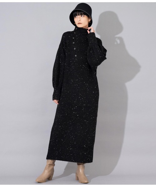 Settimissimo(セッティミッシモ)の「ハイネック ボタンデザイン ニットロングワンピース 長袖(ワンピース・レディース・オフホワイト/ブラック・M)」の10枚目の写真