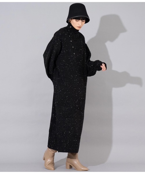 Settimissimo(セッティミッシモ)の「ハイネック ボタンデザイン ニットロングワンピース 長袖(ワンピース・レディース・オフホワイト/ブラック・M)」の11枚目の写真