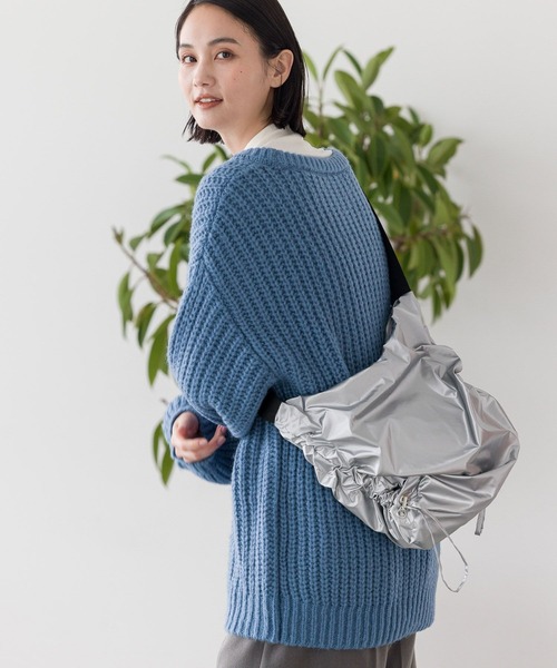 LAKOLE(ラコレ)の「サイドギャザーショルダーBAG / 991655(ショルダーバッグ・レディース・ホワイト/ブラック/シルバー/その他・FREE)」の3枚目の写真