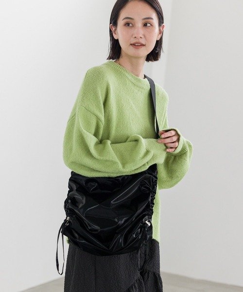 LAKOLE(ラコレ)の「サイドギャザーショルダーBAG / 991655(ショルダーバッグ・レディース・ホワイト/ブラック/シルバー/その他・FREE)」の2枚目の写真
